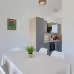 Lippa Peroj 1 Pola