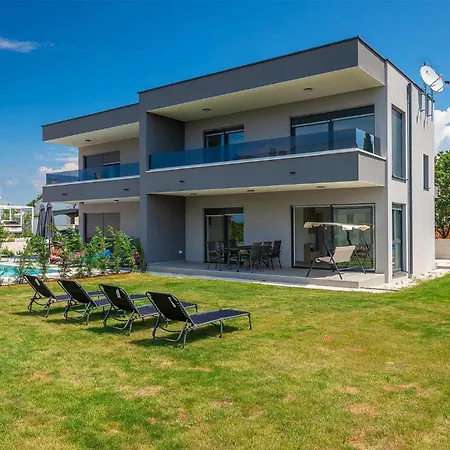 Holiday home Lippa Peroj 1