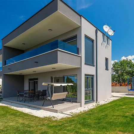 Holiday home Lippa Peroj 1