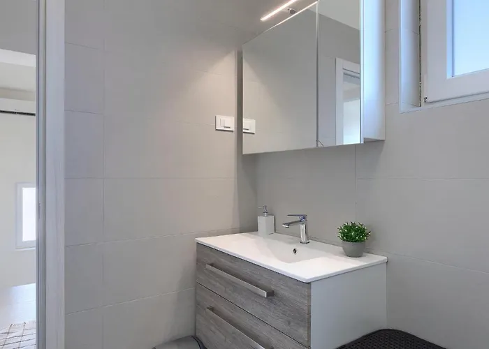 Lippa Peroj 1 Holiday home Pula