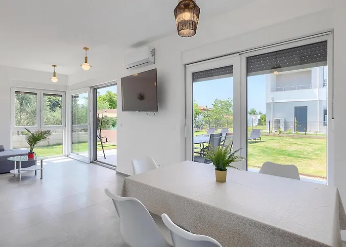 Lippa Peroj 1 Hébergement de vacances *