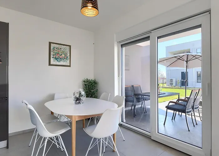 Holiday home Lippa Peroj 1 *