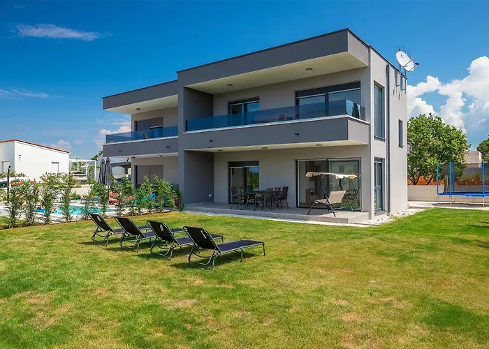 Holiday home Lippa Peroj 1