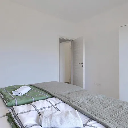 Lippa Peroj 1 Feriehus Pula