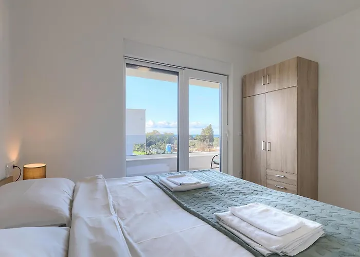 Lippa Peroj 1 * Pula