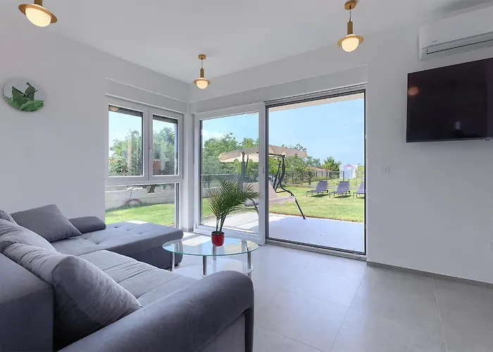 Lippa Peroj 1 Vikendica *