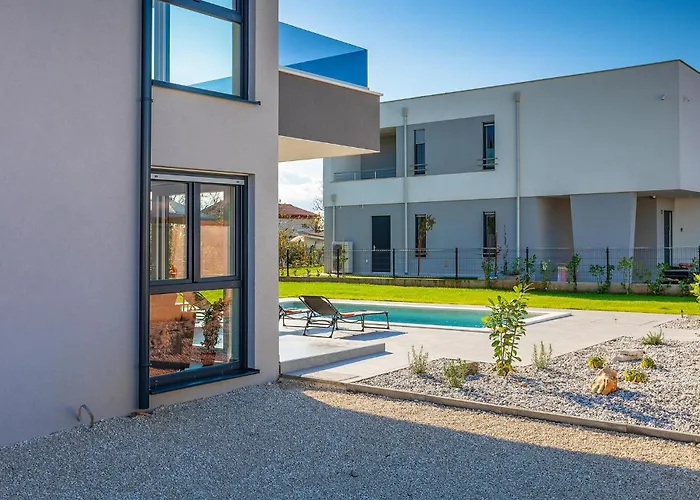 Lippa Peroj 1 Vikendica *